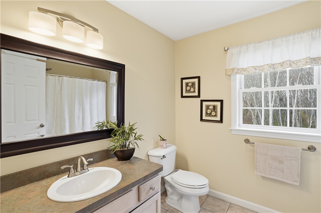 52 Hummingbird Lane Cranston, RI 02921 - Photo 27 of 50