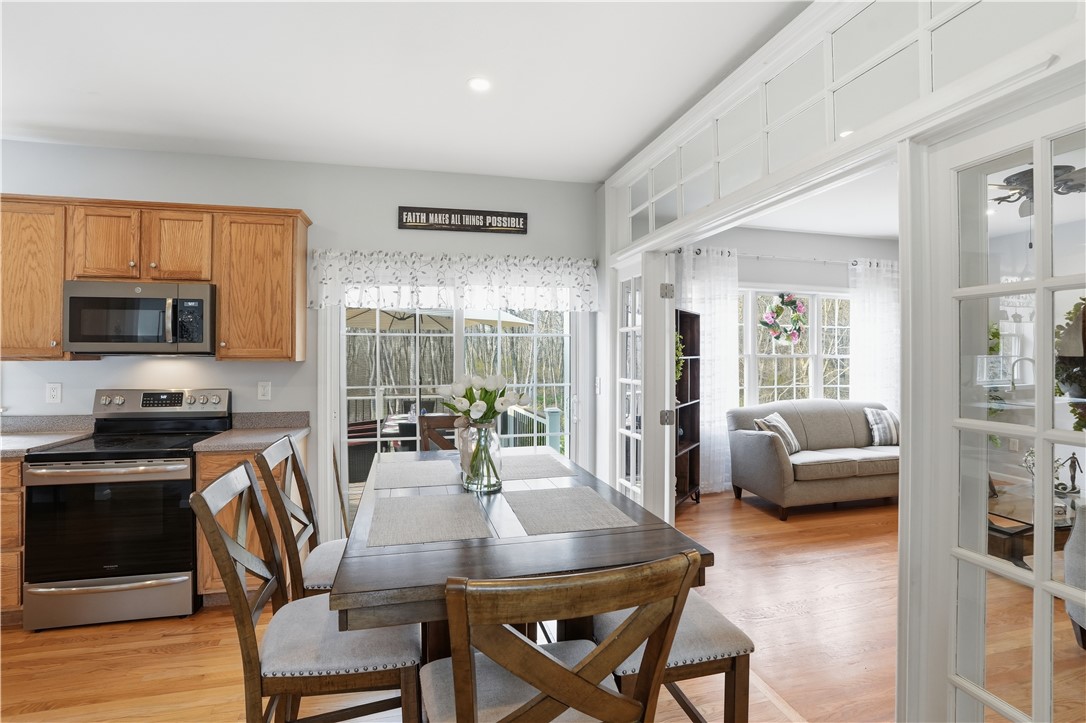 52 Hummingbird Lane Cranston, RI 02921 - Photo 10 of 50