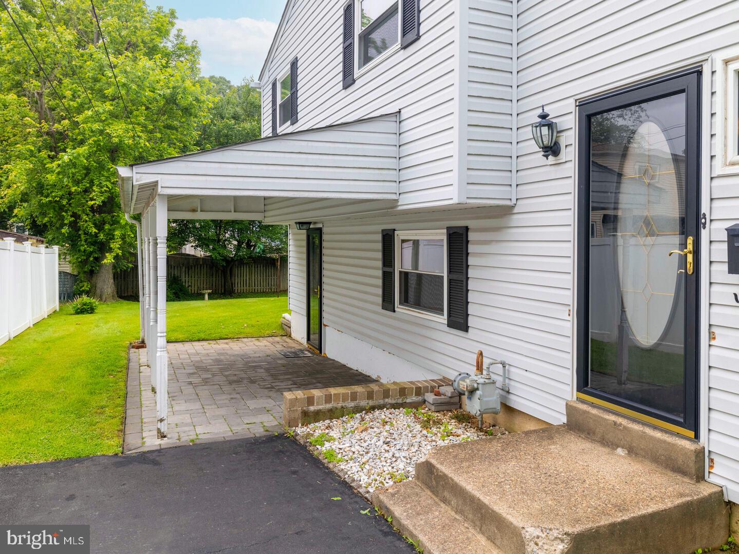 2868 Senak Road Abington, PA 19001 - Photo 3 of 23 Side Exterior
