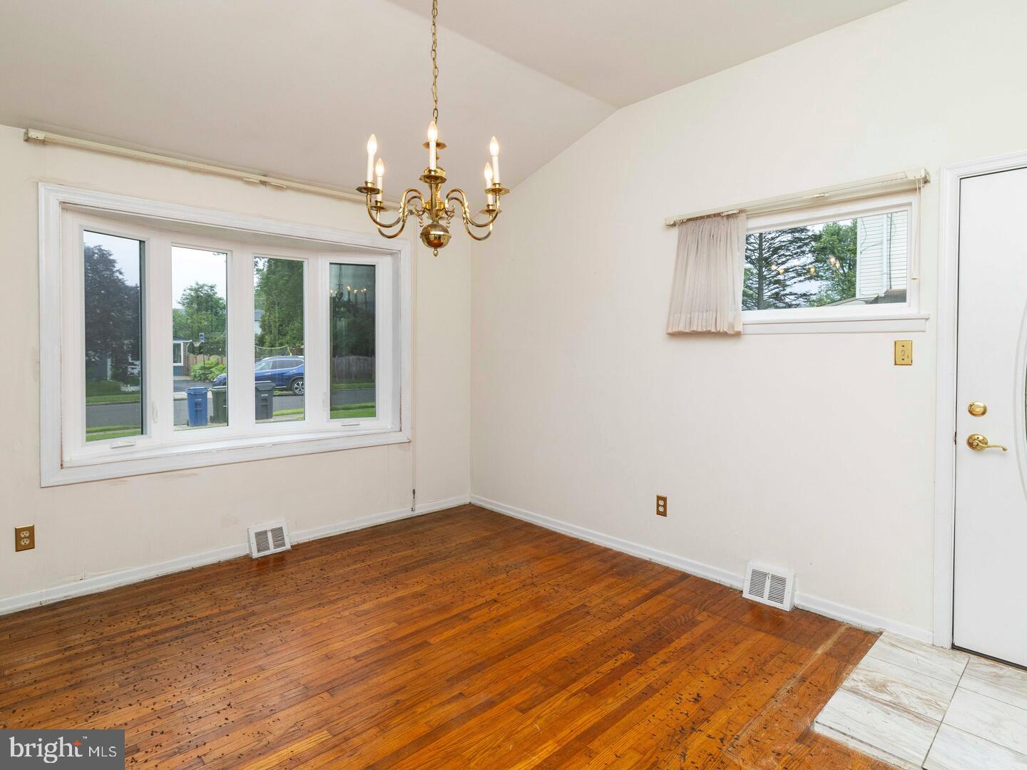 2868 Senak Road Abington, PA 19001 - Photo 4 of 23 Living Room