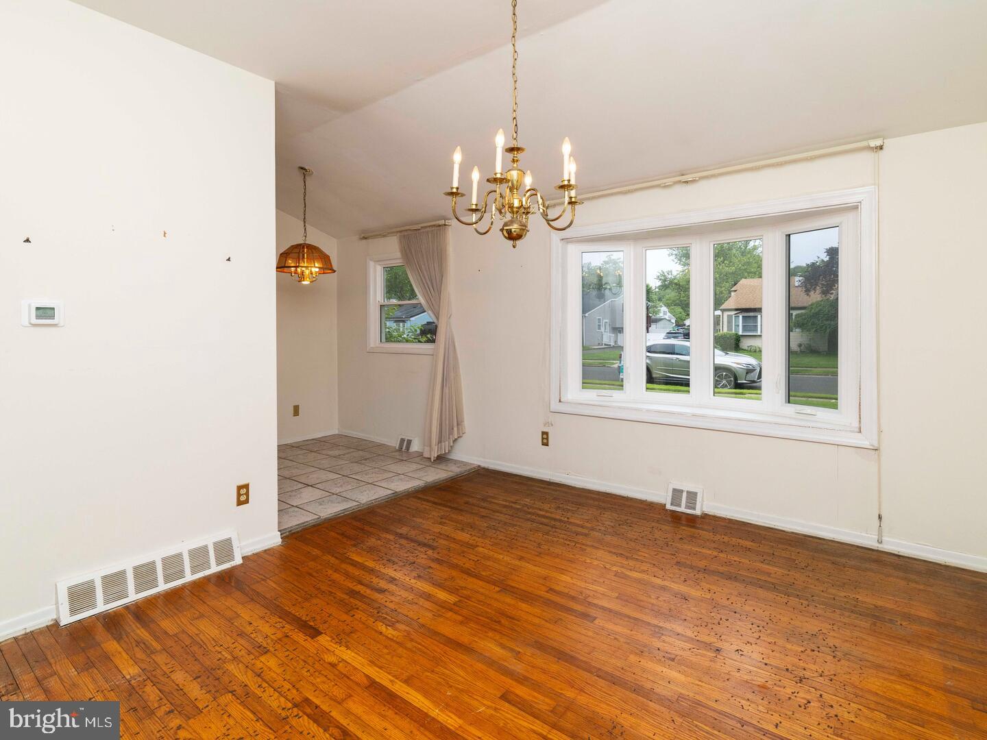 2868 Senak Road Abington, PA 19001 - Photo 5 of 23 Living Room