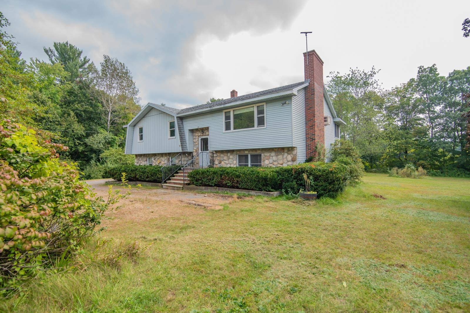 47 Tsienneto Road Derry, NH 03038 - Photo 2 of 39