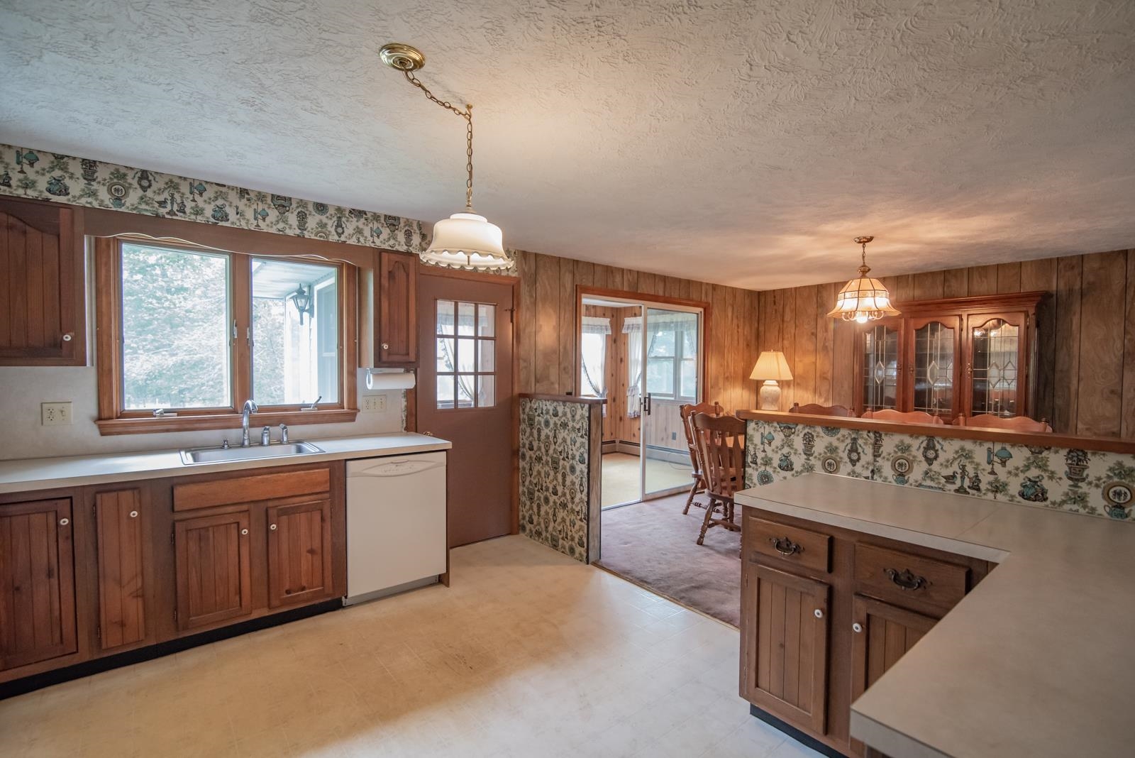 47 Tsienneto Road Derry, NH 03038 - Photo 15 of 39
