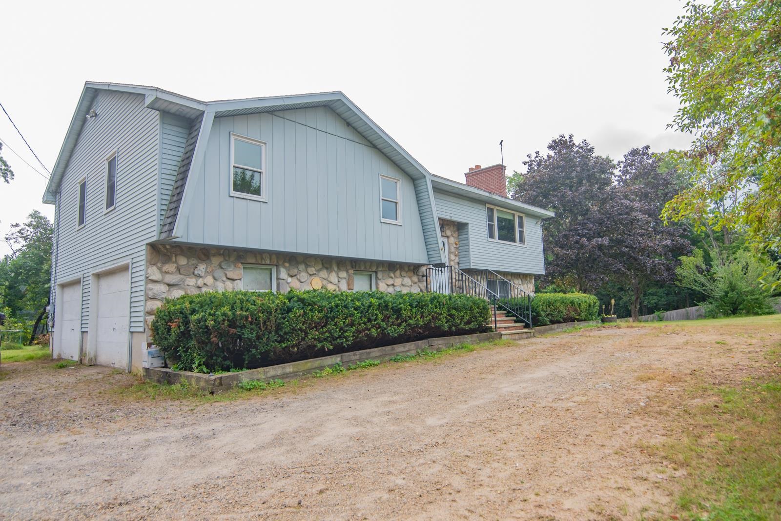 47 Tsienneto Road Derry, NH 03038 - Photo 3 of 39