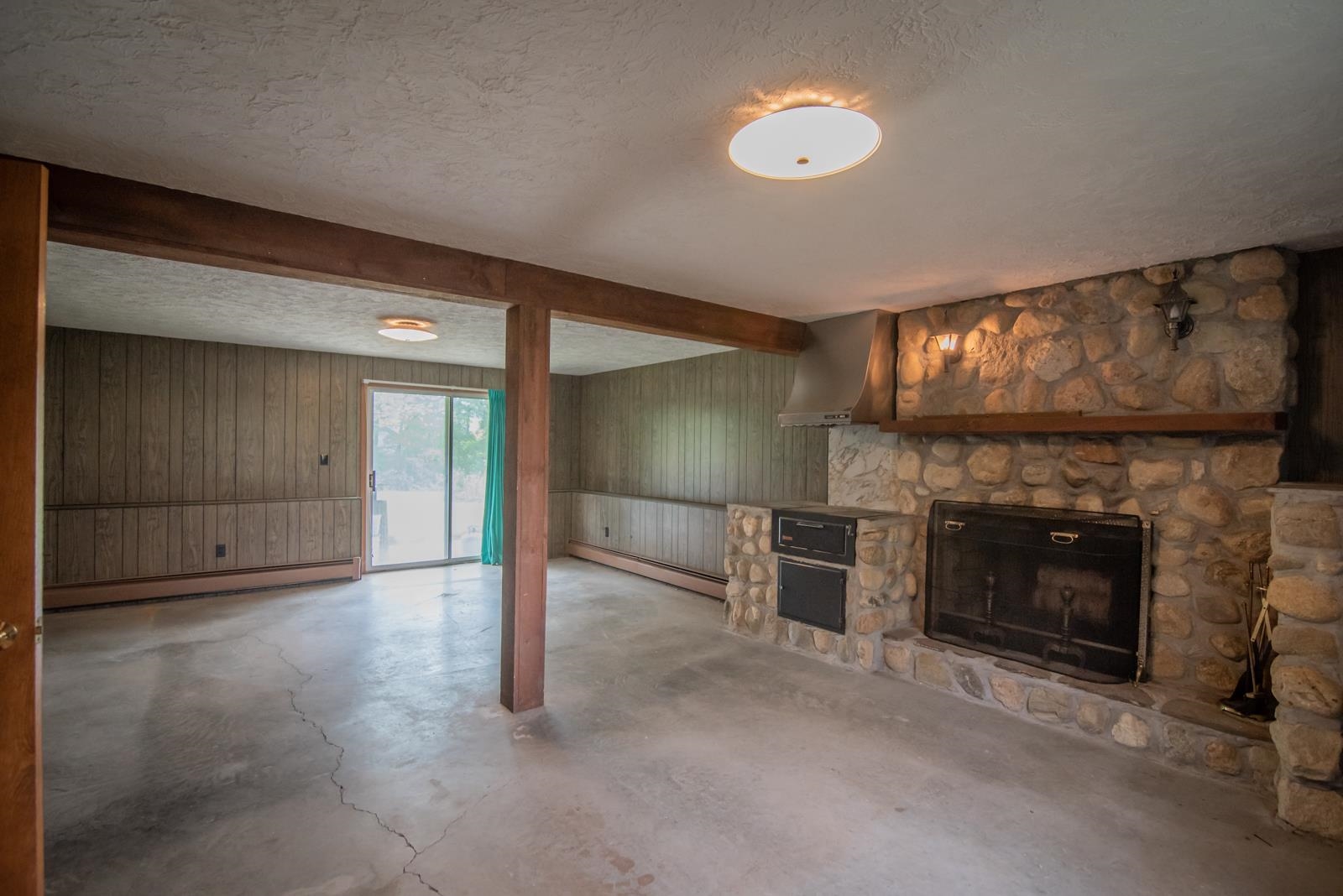 47 Tsienneto Road Derry, NH 03038 - Photo 32 of 39
