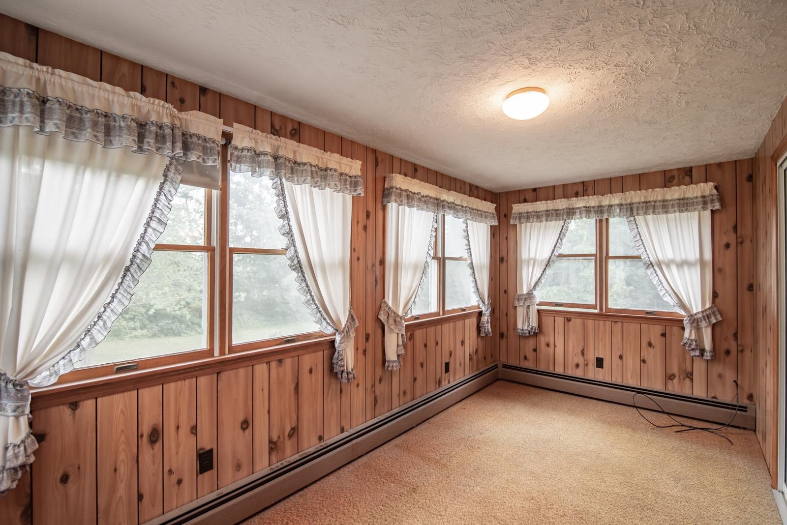 47 Tsienneto Road Derry, NH 03038 - Photo 8 of 39