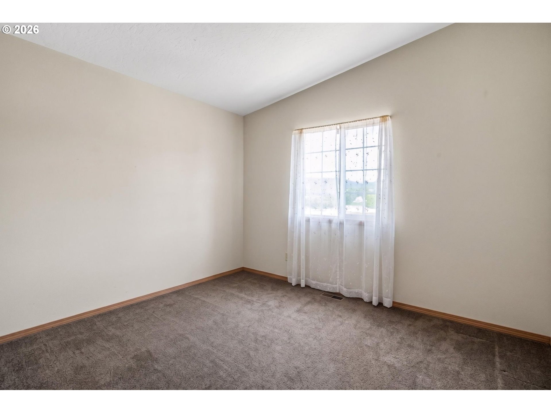 459 Lydia Street Yoncalla, OR 97499 - Photo 13 of 31