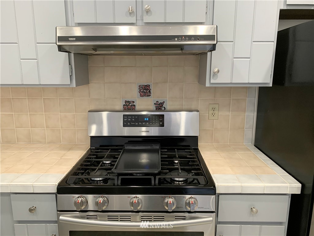 22406 31st Avenue Southeast Bothell, WA 98021 - Photo 5 of 32 a stove top oven sitting inside of a kitchen