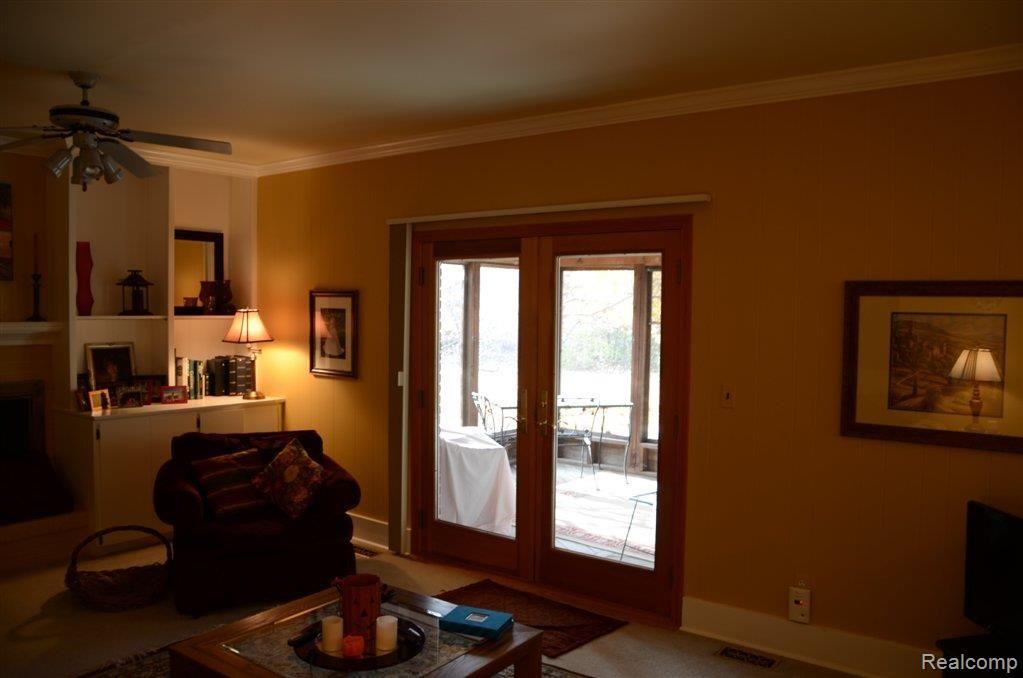 5888 Shaun Road West Bloomfield, MI 48322 - Photo 8 of 32 Family Room