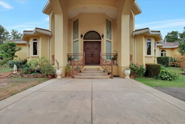 a house view with a outdoor space