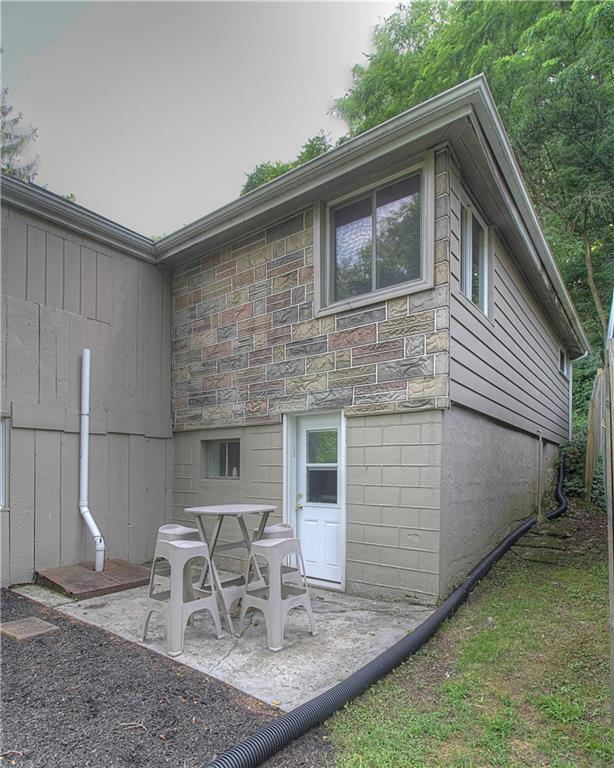 115 Upper Arrowhead Road Pittsburgh, PA 15237 - Photo 3 of 19