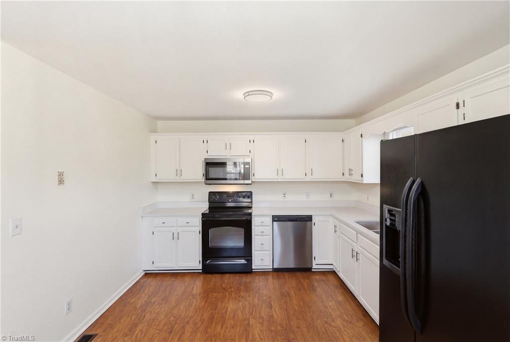 3206 Crestview Drive High Point, NC 27260 - Photo 11 of 31