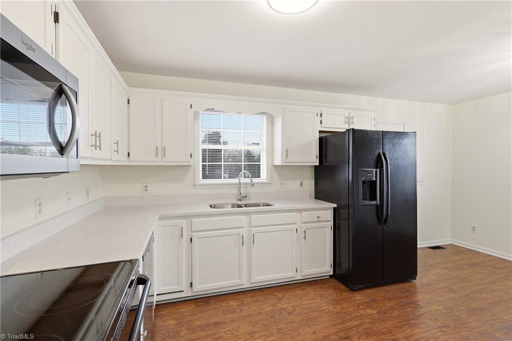 3206 Crestview Drive High Point, NC 27260 - Photo 12 of 31