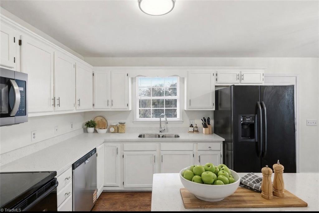 3206 Crestview Drive High Point, NC 27260 - Photo 13 of 31 Virutally Staged by AI