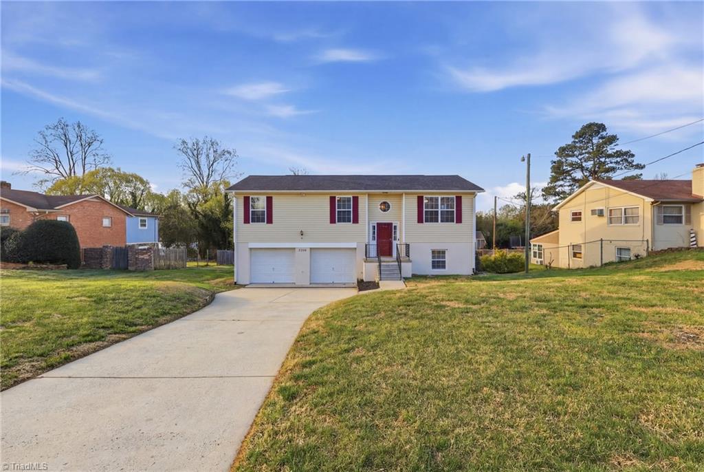 3206 Crestview Drive High Point, NC 27260 - Photo 2 of 31