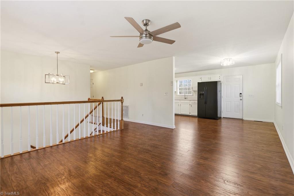 3206 Crestview Drive High Point, NC 27260 - Photo 9 of 31