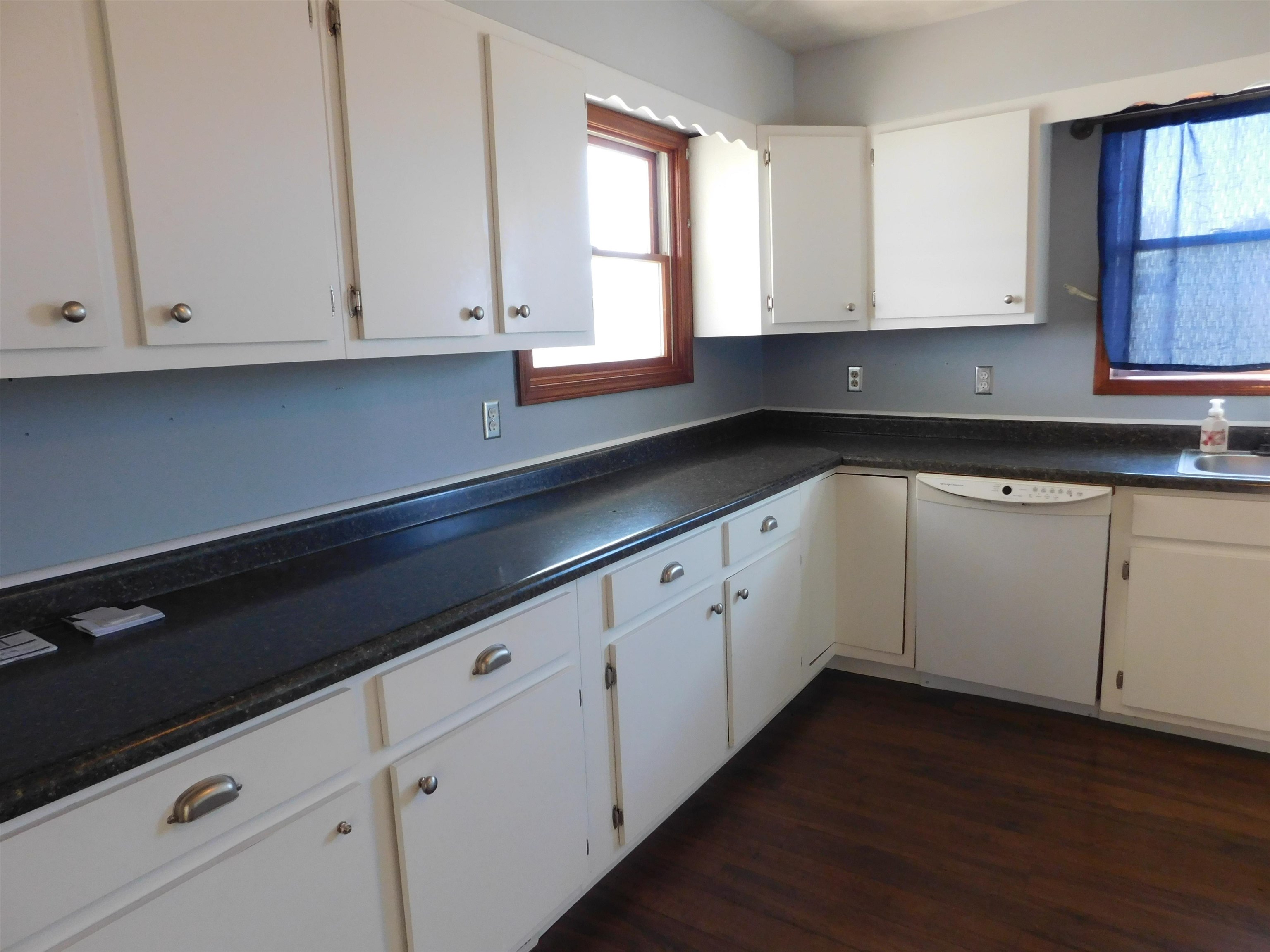 303 South Locust Lena, IL 61048 - Photo 11 of 36