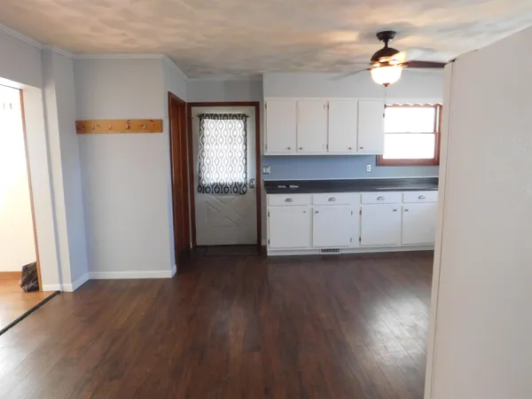 $134,500 | 303 South Locust, Lena, IL 61048