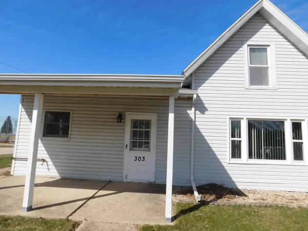 $134,500 | 303 South Locust, Lena, IL 61048