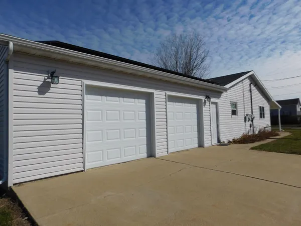 $134,500 | 303 South Locust, Lena, IL 61048