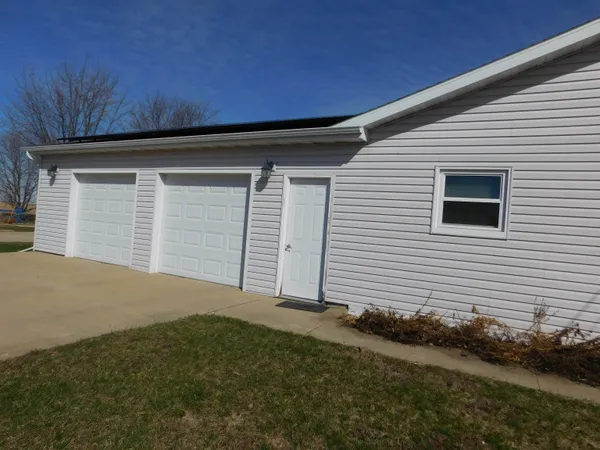 $134,500 | 303 South Locust, Lena, IL 61048