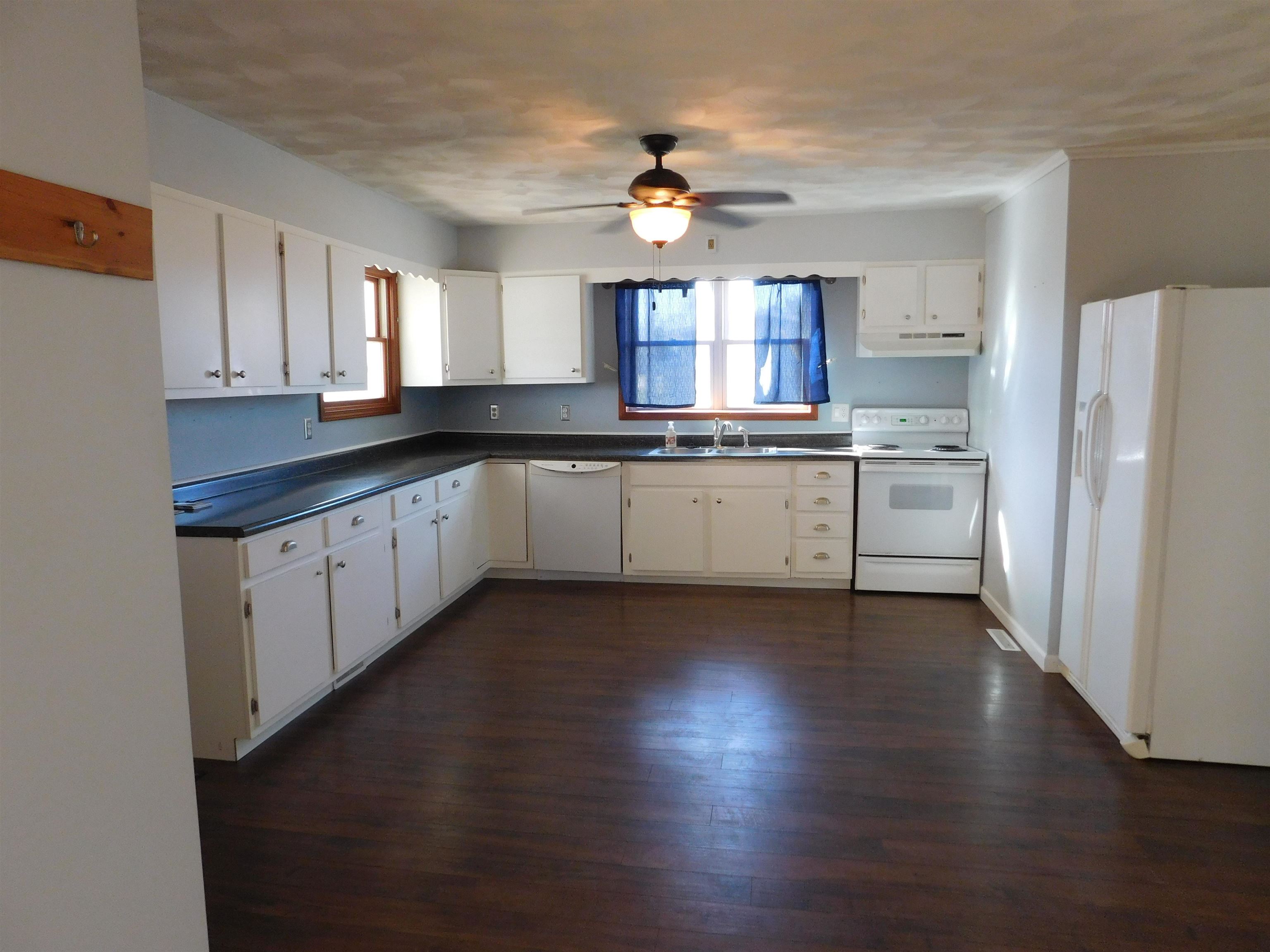 303 South Locust Lena, IL 61048 - Photo 8 of 36