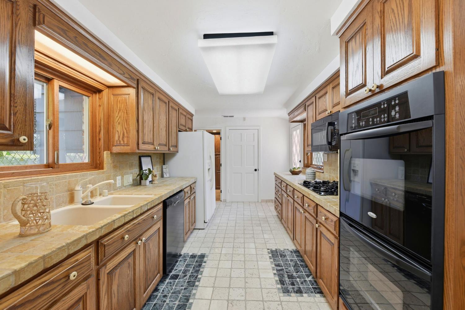 3012 Root Avenue Carmichael, CA 95608 - Photo 14 of 76