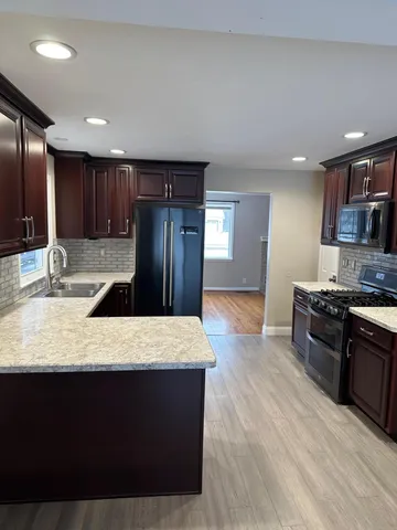 $259,900 | 2915 West Milham Avenue, Portage, MI 49024