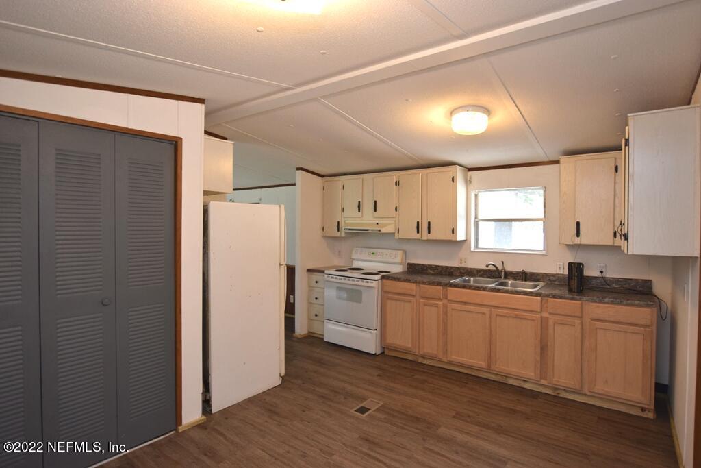 101 Ranchwood Road Crescent City, FL 32112 - Photo 10 of 18 101 RanchW Kitchen