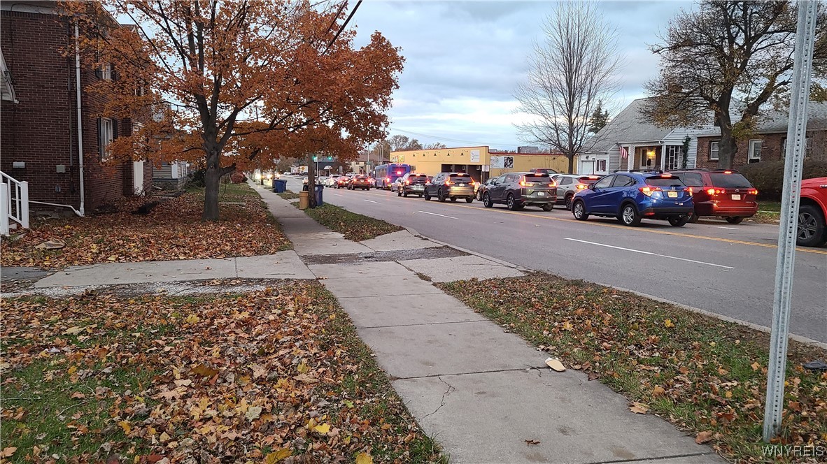3922 Bailey Avenue Amherst, NY 14226 - Photo 5 of 16 Looking North on Bailey