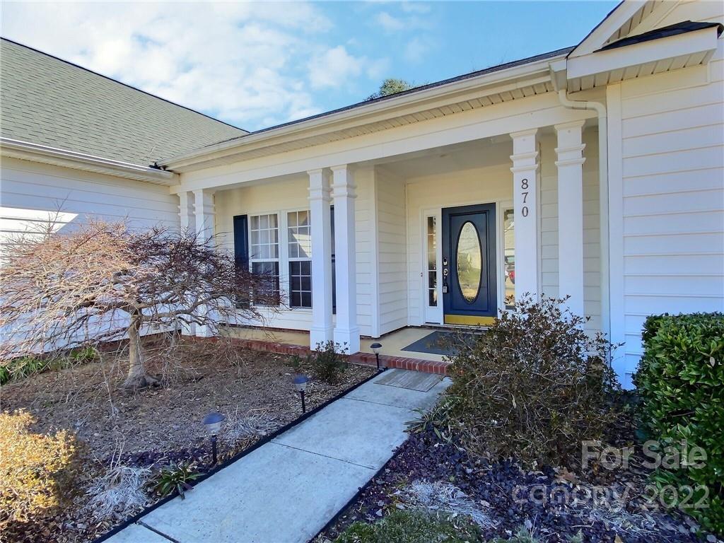 870 Knightsbridge Road Fort Mill, SC 29708 - Photo 2 of 25 a front view of a house with garden