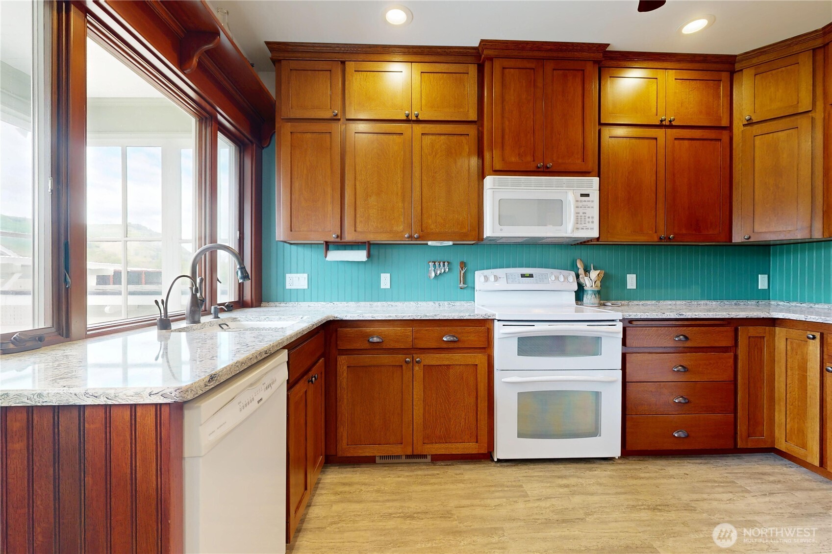 633 Lower Hogeye Road Waitsburg, WA 99361 - Photo 13 of 40