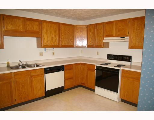 2850 Edgecliff Road, Unit 11 Lower Burrell, PA 15068 - Photo 3 of 16 Kitchen.