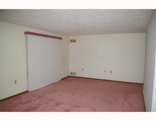 2850 Edgecliff Road, Unit 11 Lower Burrell, PA 15068 - Photo 4 of 16 Living Room.