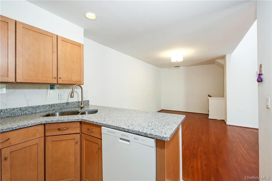 599 Midland Avenue, Unit 25 Rye, NY 10580 - Photo 7 of 25 View from kitchen to dining area