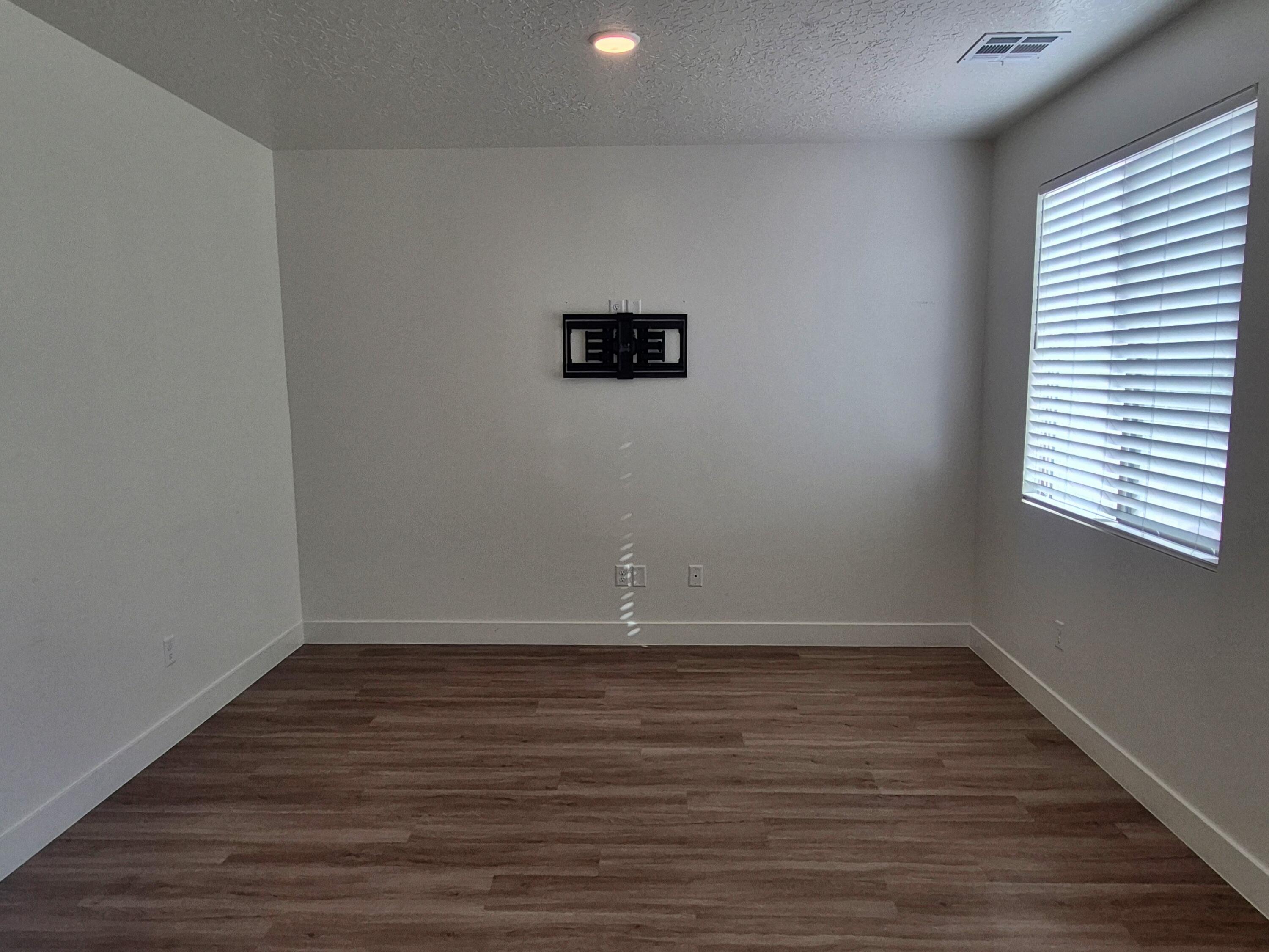 5896 Mythical Lane St. George, UT 84790 - Photo 4 of 22 Livingroom