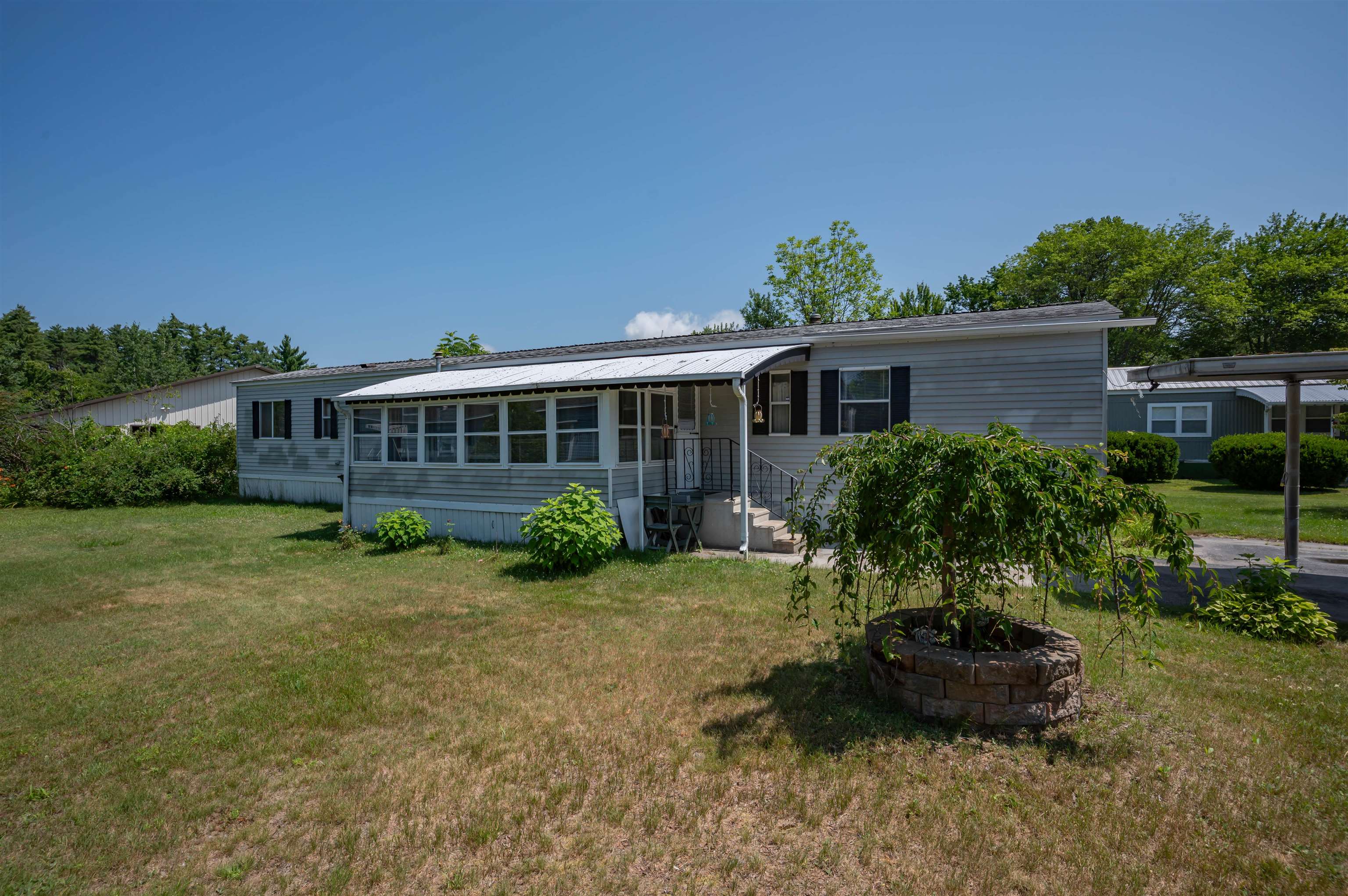 6 Embassy Avenue Hooksett, NH 03106 - Photo 2 of 40