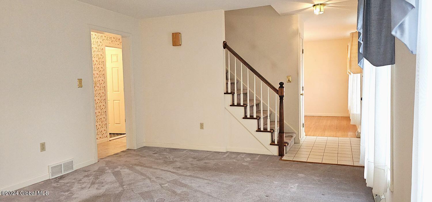 18 Guilder Lane Bethlehem, NY 12077 - Photo 8 of 51 20240401_145258