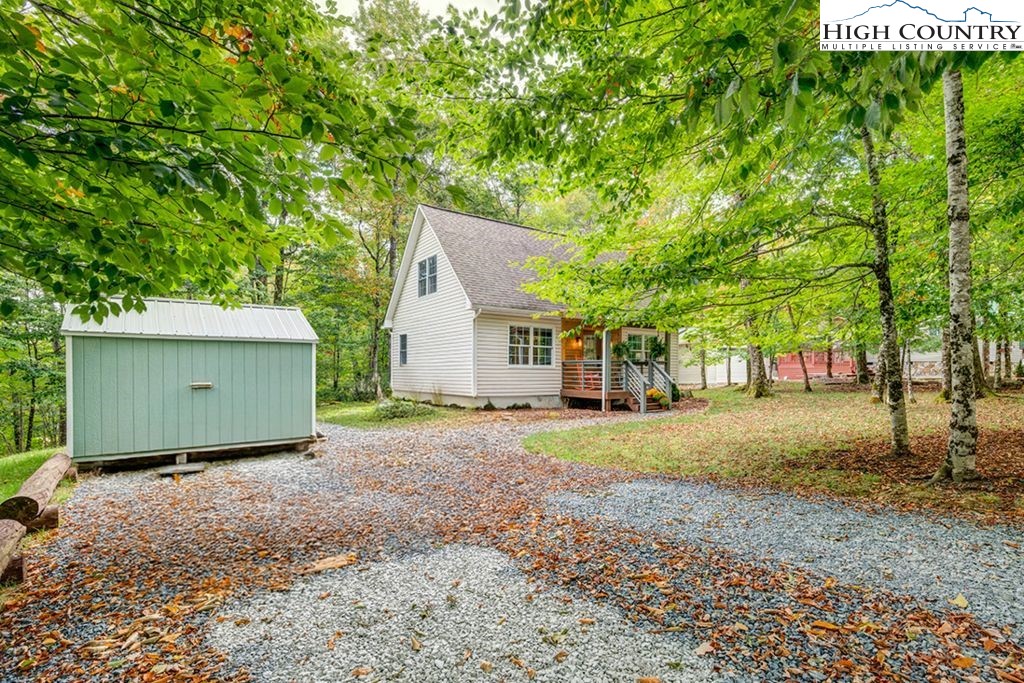 607 Charter Hills Road Beech Mountain, NC 28604 - Photo 29 of 31 a view of a house with backyard and tree