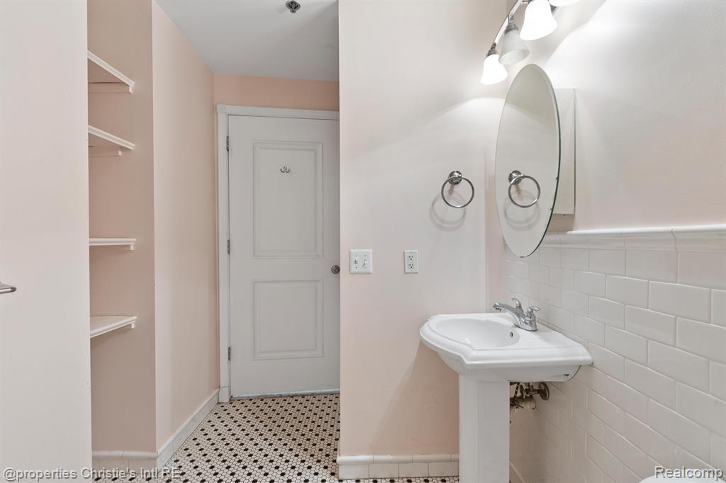 5766 Trumbull, Unit 110 Detroit, MI 48208 - Photo 16 of 22