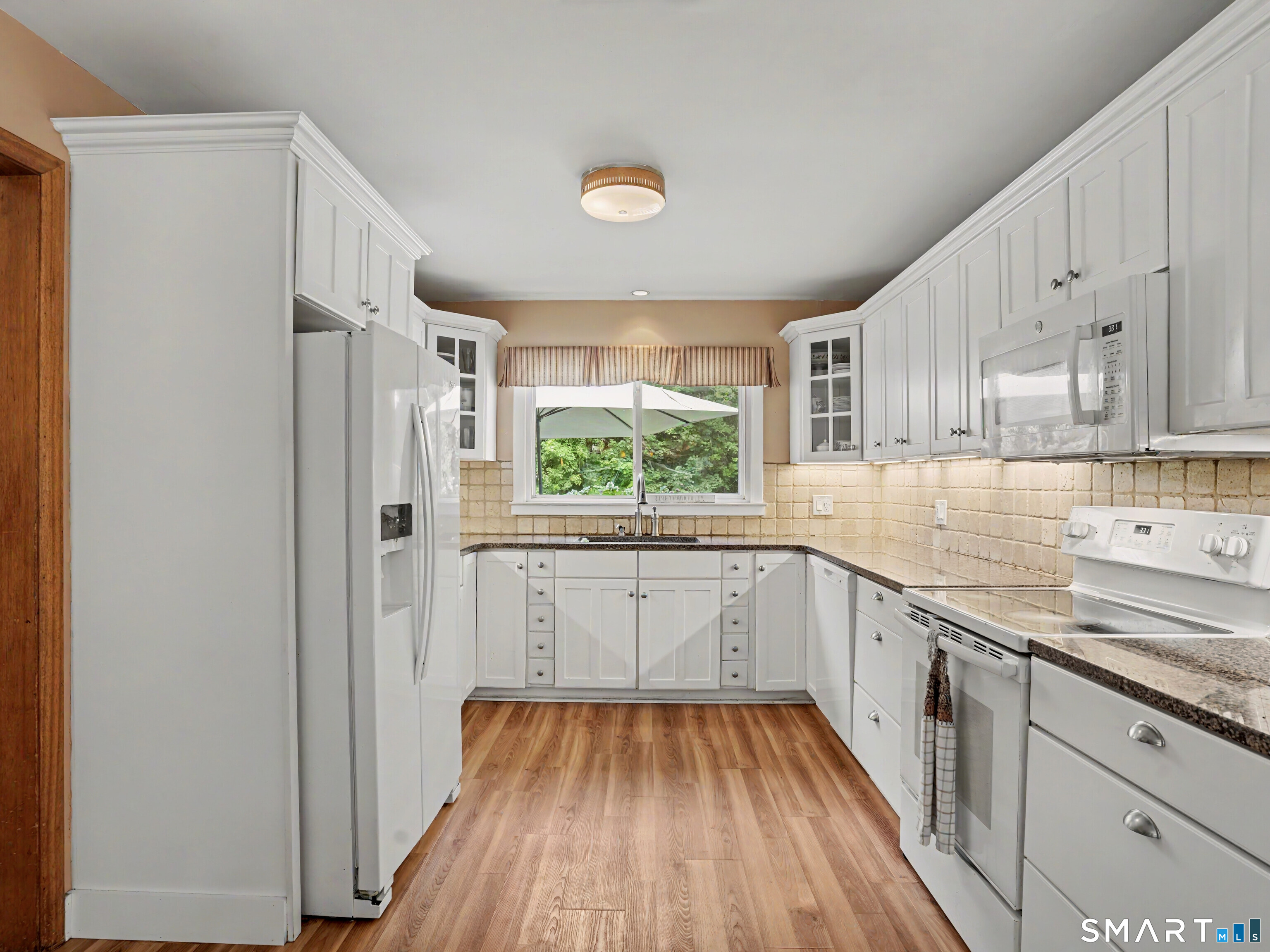 579 Racebrook Road Orange, CT 06477 - Photo 9 of 39