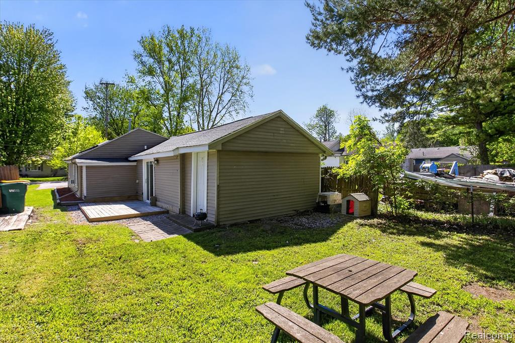 986 Pine Road Bay City, MI 48706 - Photo 32 of 35