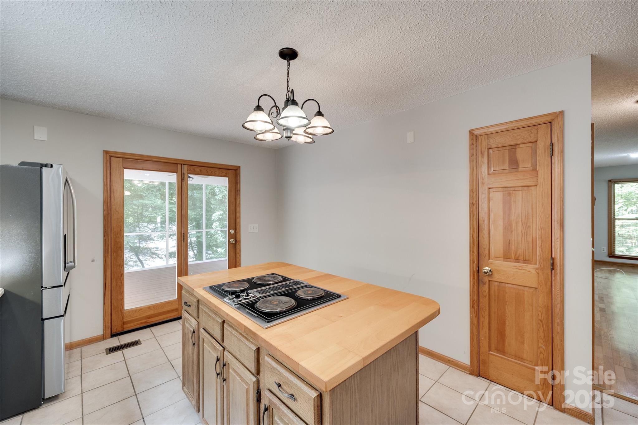 25056 Timberlake Drive Fort Mill, SC 29708 - Photo 27 of 37 a kitchen with a stove and a refrigerator