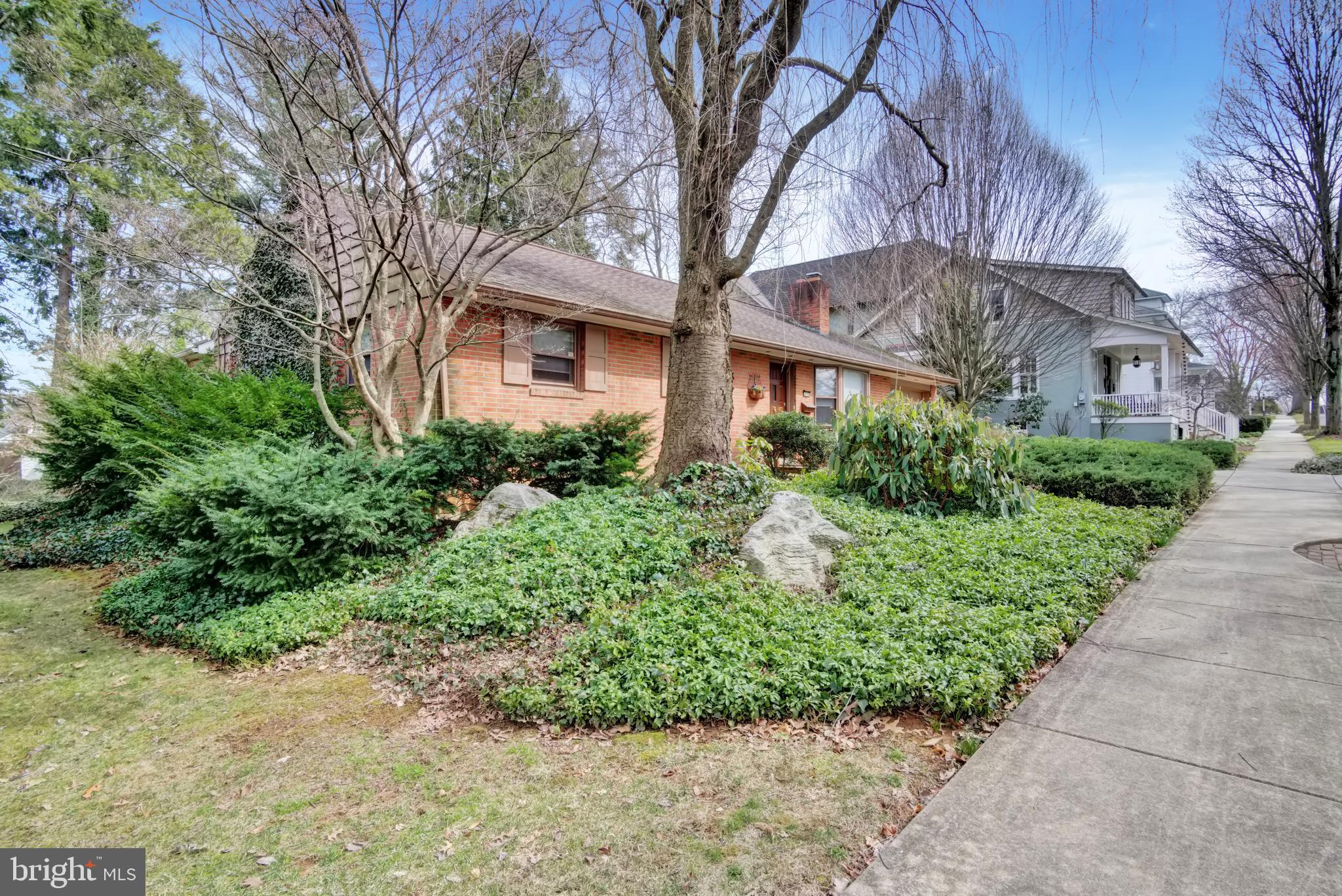 415 Linden Street Lititz, PA 17543 - Photo 4 of 31