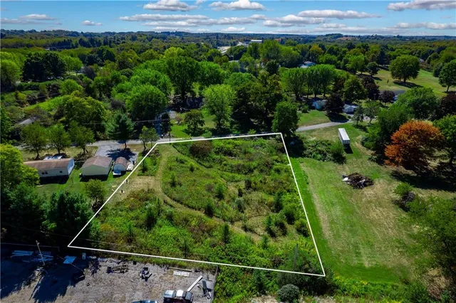 a view of a yard with a park