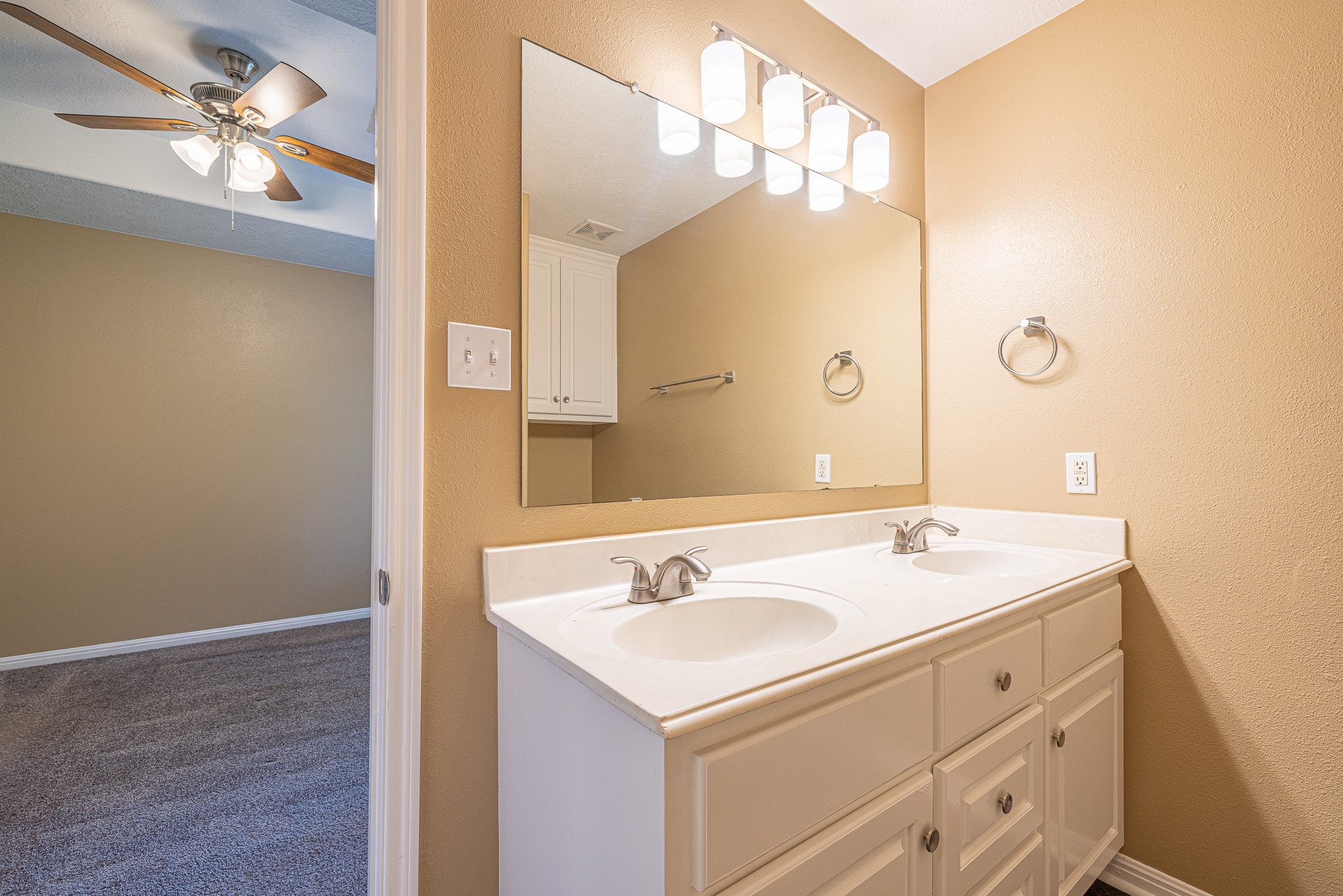 16381 Many Trees Lane Conroe, TX 77302 - Photo 13 of 24 Primary Bath with Dual Vanity