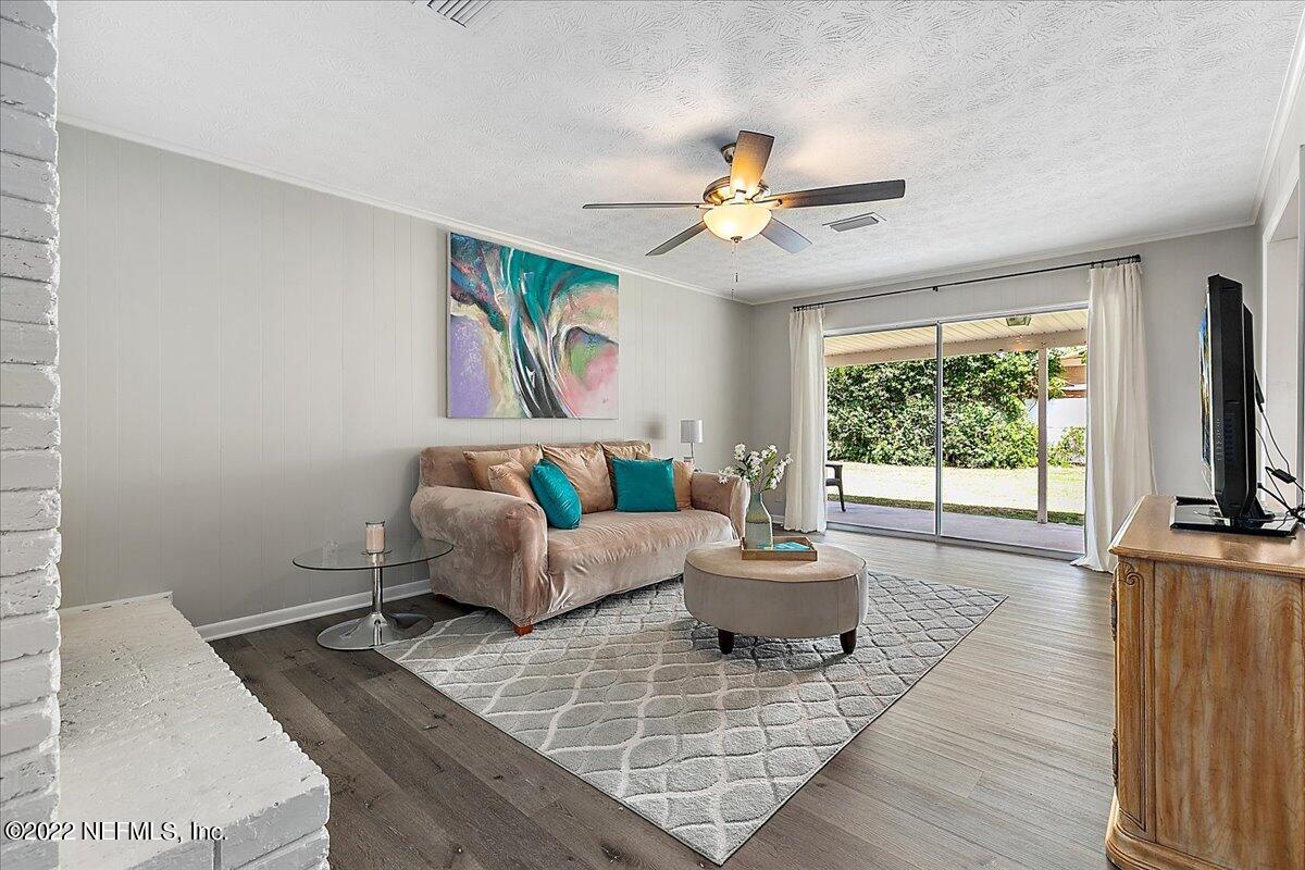 04-Living Room