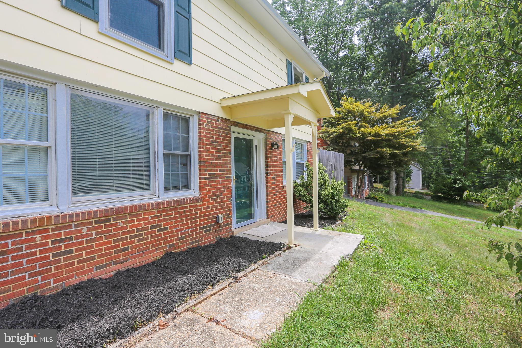 19131 Windsor Road Triangle, VA 22172 - Photo 2 of 47 Gallery Image 2