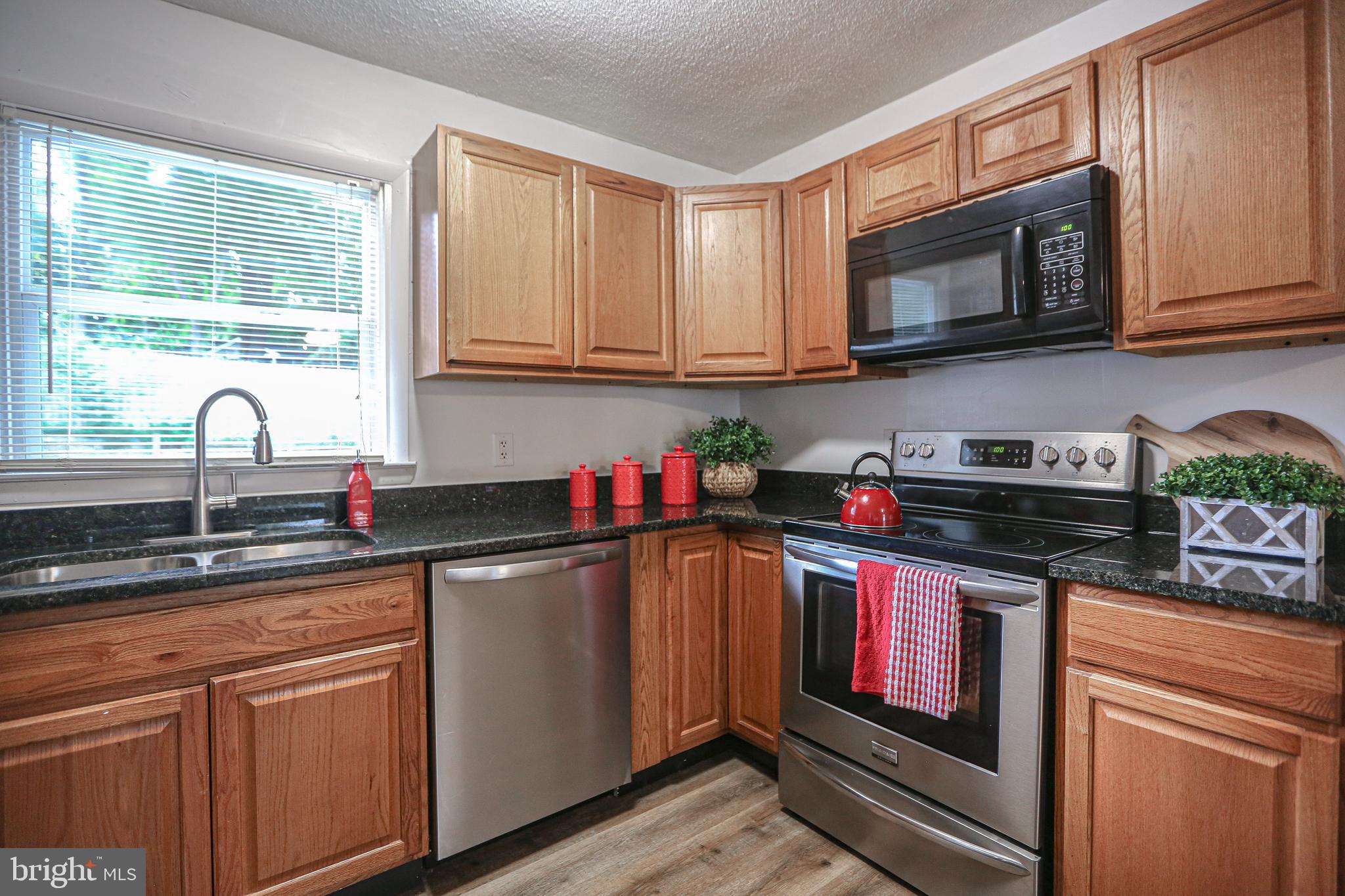 19131 Windsor Road Triangle, VA 22172 - Photo 3 of 47 Gallery Image 3