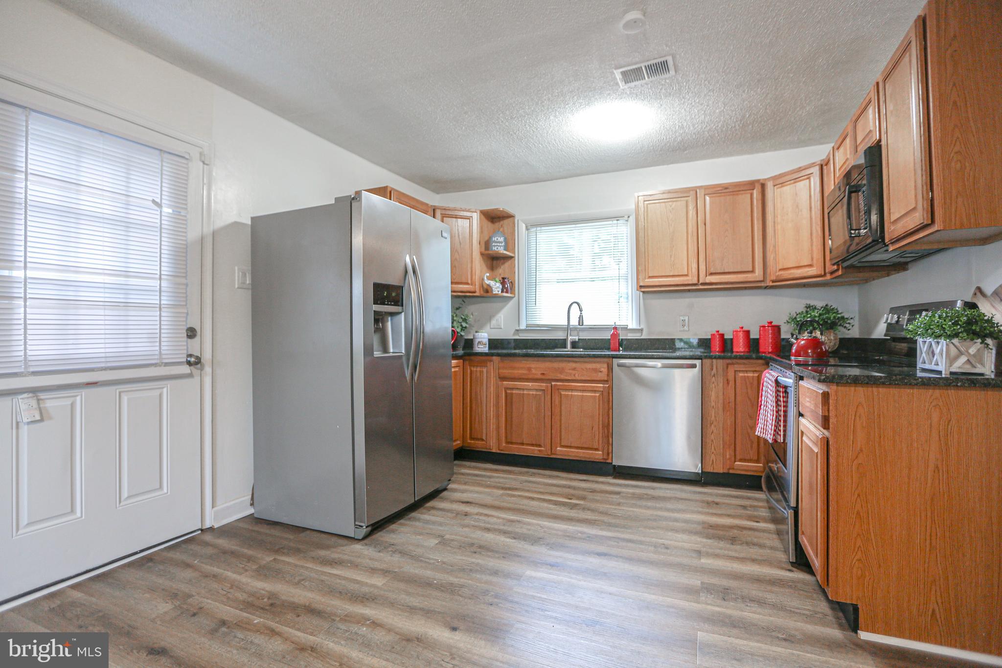 19131 Windsor Road Triangle, VA 22172 - Photo 5 of 47 Gallery Image 5